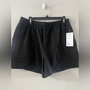 NEW Athleta SZ Large Boundless Shorts Black